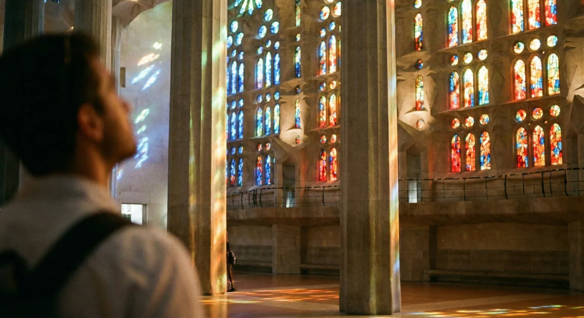 El templo místico de Gaudí y los secretos históricos del Barrio Gótico, con guía experto y sin colas.